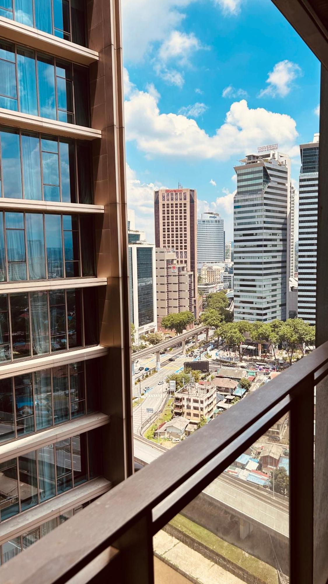 Summer Suites Klcc By Impexia Kuala Lumpur Exteriör bild